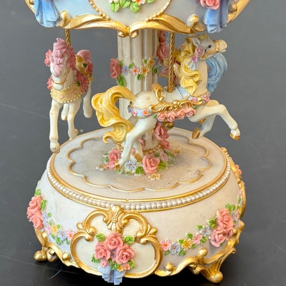 Vintage Wind-Up Musical Merry Go-Round Carousel - Picture 2 of 6